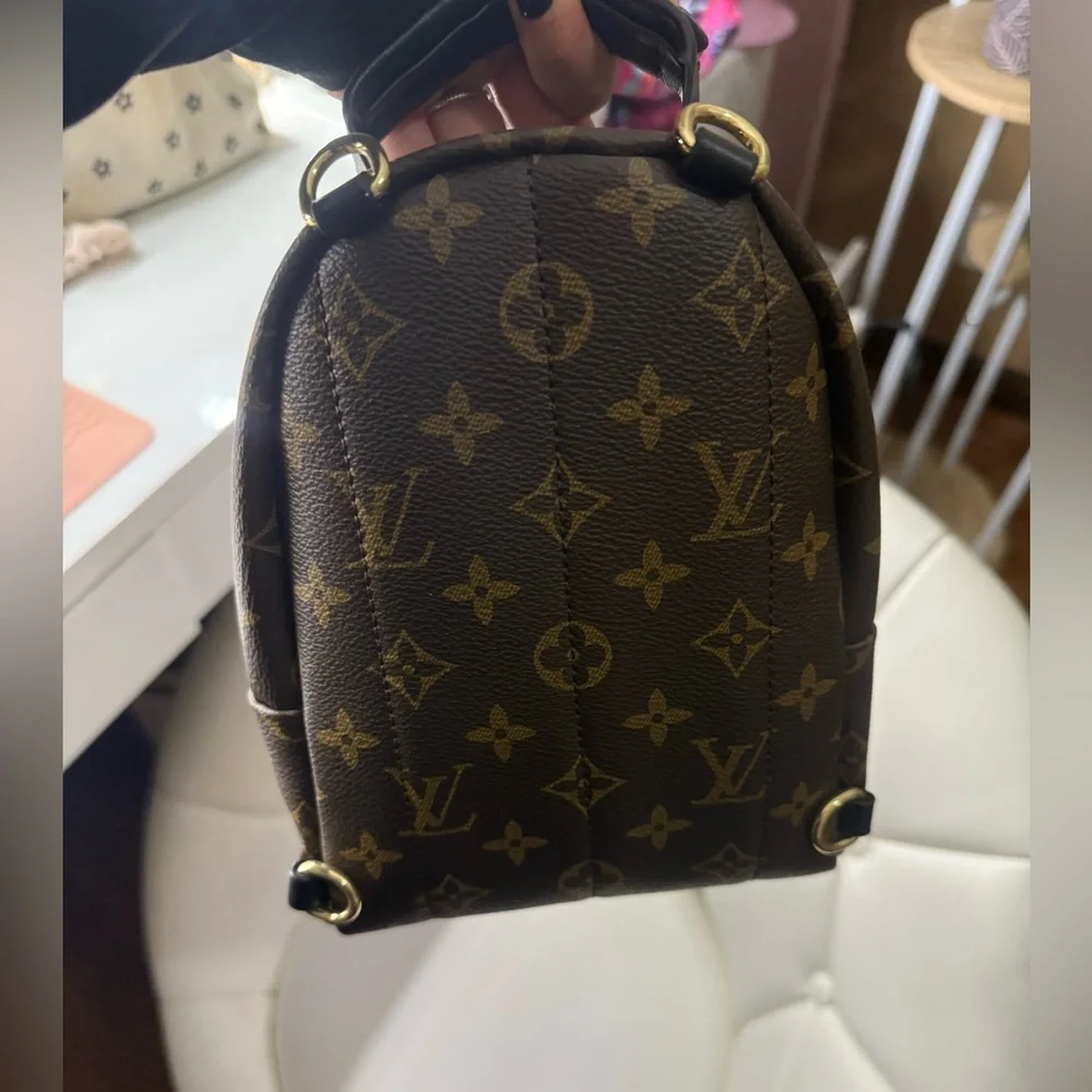 Backpack - Picture 3 of 4